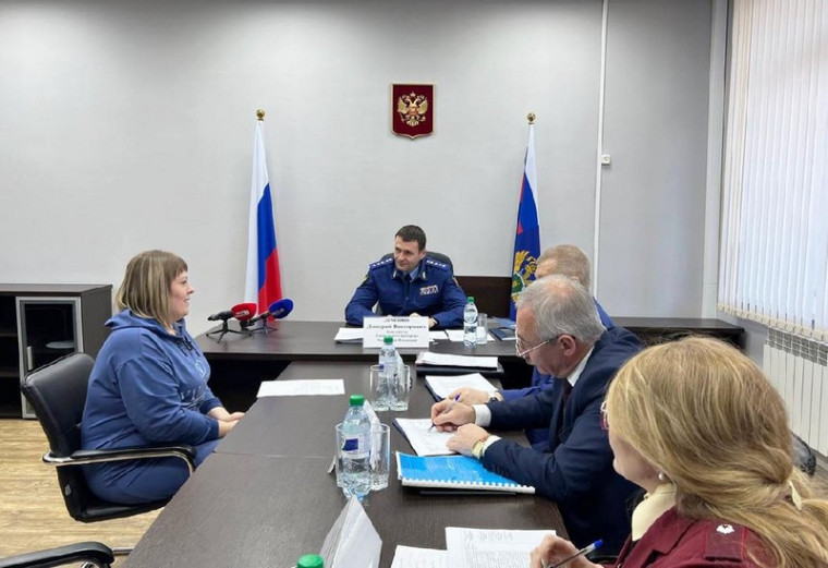 Заместитель Генерального прокурора России Дмитрий Демешин провел личный прием жителей Томской области. Заместитель Генерального прокурора России Дмитрий Демешин провел личный прием жителей Томской области.